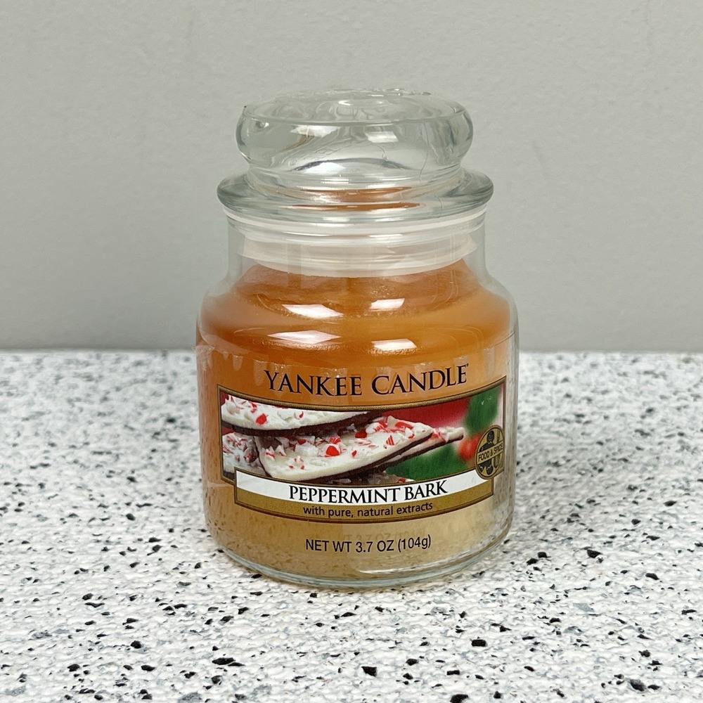 Yankee Candle Peppermint Bark 1253960 Small Jar 3.7 oz